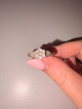 Sterling Silver Cluster Ring Floral Diamond Style Vintage-Inspired Size 9
